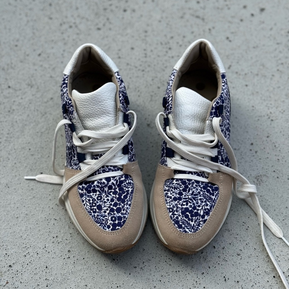 Boden Women’s Floral Navy & Beige Fashion Sneakers Size 38 (7.5)